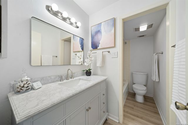 8702 Village Dr Apt 406, San Antonio, TX 78217