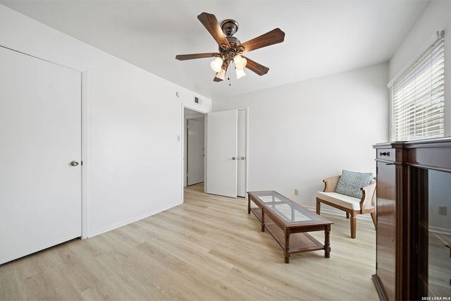 8702 Village Dr Apt 406, San Antonio, TX 78217