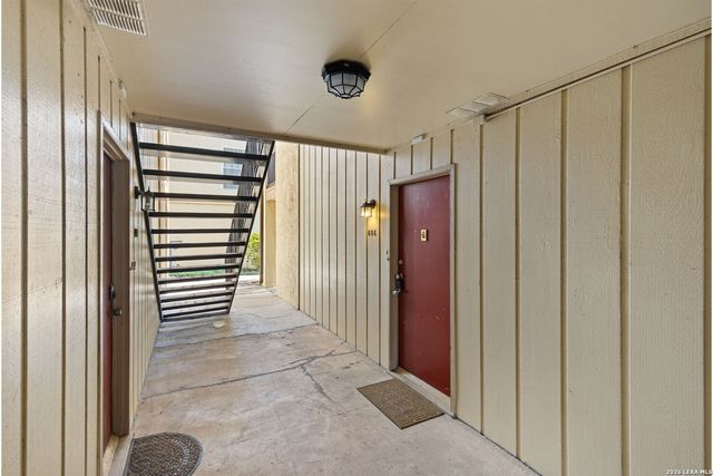 8702 Village Dr Apt 406, San Antonio, TX 78217