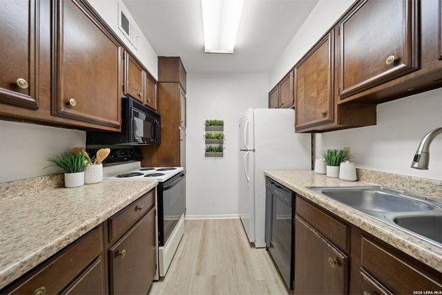 8702 Village Dr Apt 406, San Antonio, TX 78217