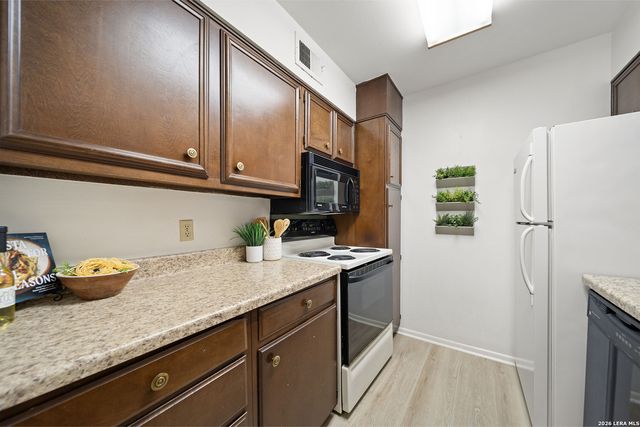 8702 Village Dr Apt 406, San Antonio, TX 78217