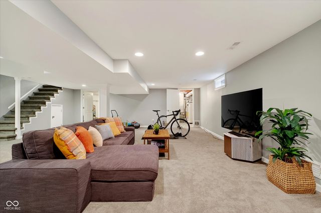 5215 E 62nd Street, Indianapolis, IN 46220