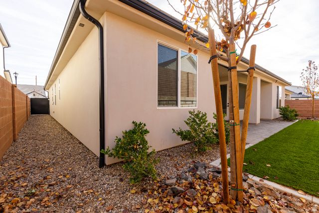 342 S WATER COURSE DR, Washington, UT 84780
