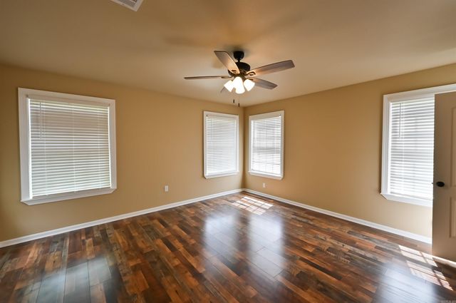 1300 W 28th Avenue, Pine Bluff, AR 71603