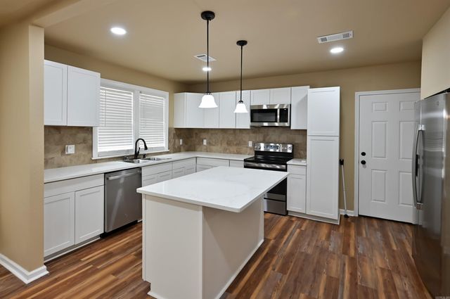 1300 W 28th Avenue, Pine Bluff, AR 71603