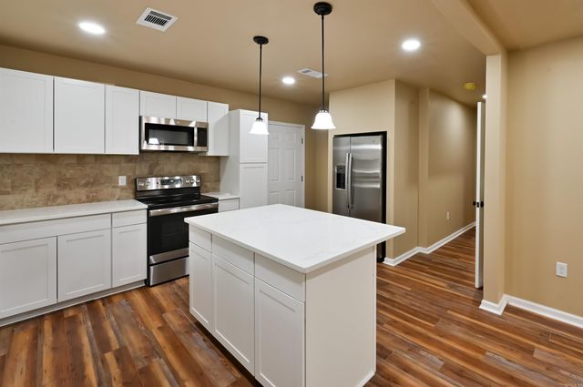 1300 W 28th Avenue, Pine Bluff, AR 71603