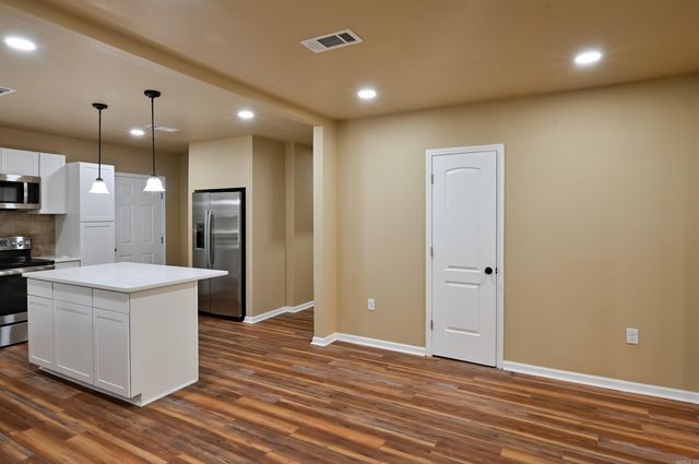 1300 W 28th Avenue, Pine Bluff, AR 71603