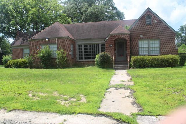 1300 W 28th Avenue, Pine Bluff, AR 71603