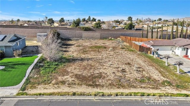 15860 La Paz, Victorville, CA 92395