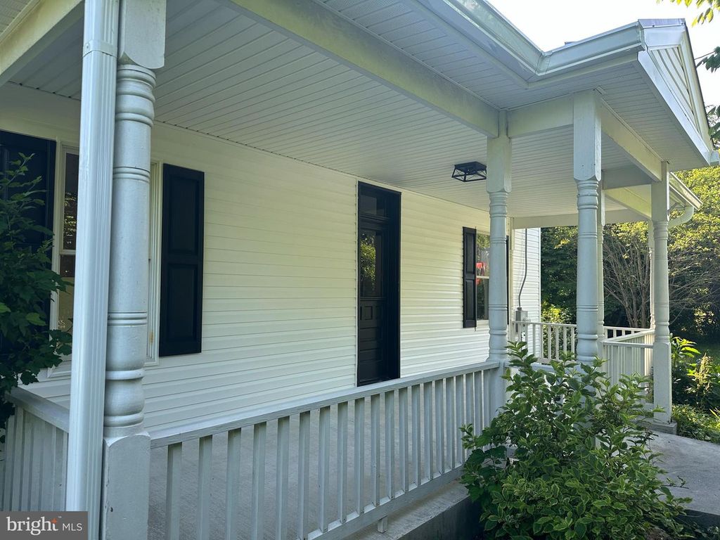 2290 JOHN MOSBY HWY, Boyce, VA 22620