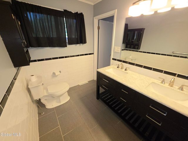 464 Grooms Road, Clifton Park, NY 12065