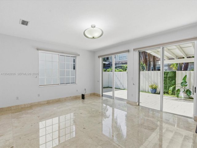 11274 NW 43rd Terrace, Doral, FL 33178