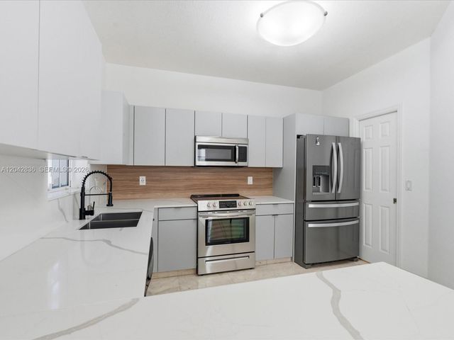11274 NW 43rd Terrace, Doral, FL 33178