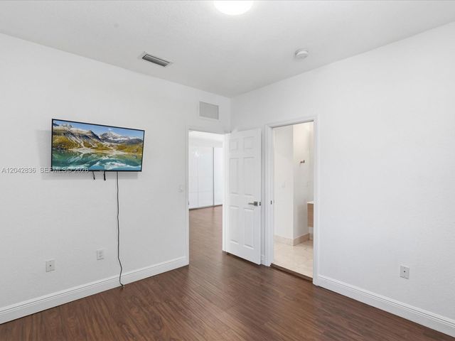 11274 NW 43rd Terrace, Doral, FL 33178