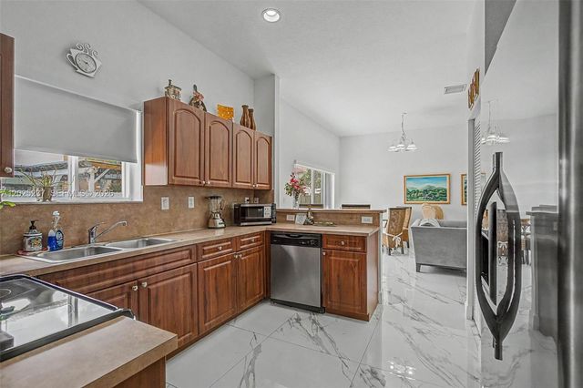1551 SW 154th Ct, Miami, FL 33194
