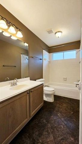 1805 Oak Hollow Drive W, Pearland, TX 77581