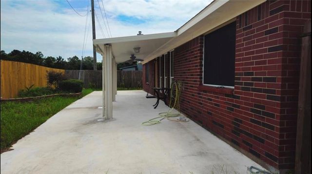 1805 Oak Hollow Drive W, Pearland, TX 77581