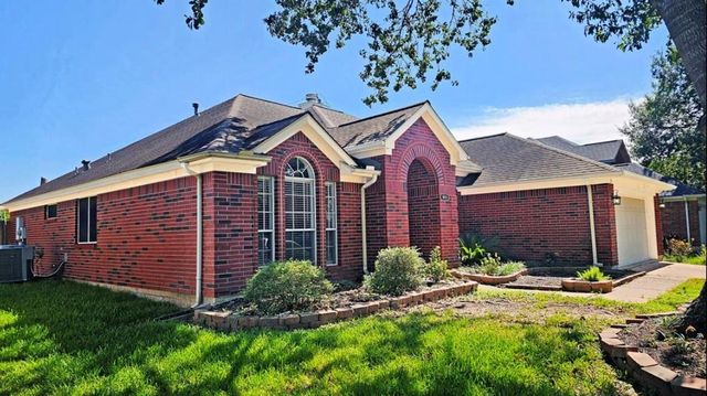 1805 Oak Hollow Drive W, Pearland, TX 77581