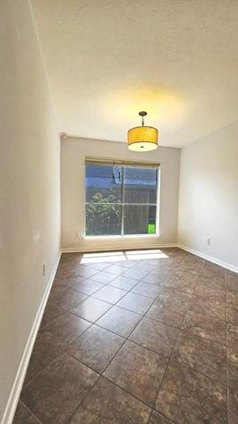 1805 Oak Hollow Drive W, Pearland, TX 77581