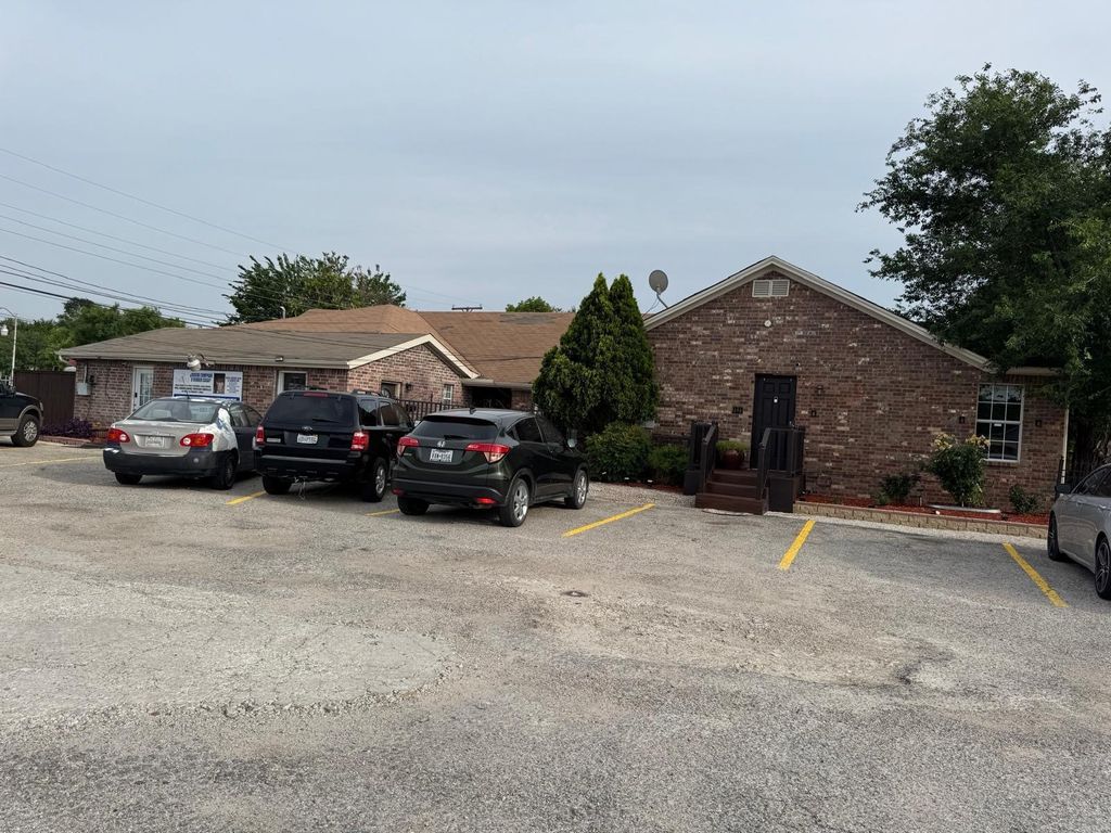 2344 CHANDLER, Fort Worth, TX 76111 — photo 2