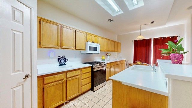 13525 Evanston Street, Victorville, CA 92392