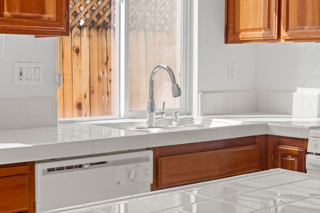 15 Jorgi Ct, Sacramento, CA 95833