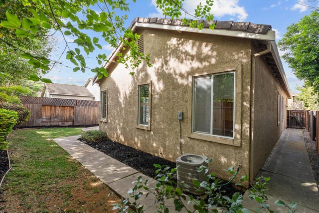 15 Jorgi Ct, Sacramento, CA 95833