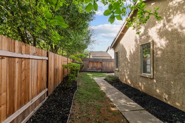 15 Jorgi Ct, Sacramento, CA 95833