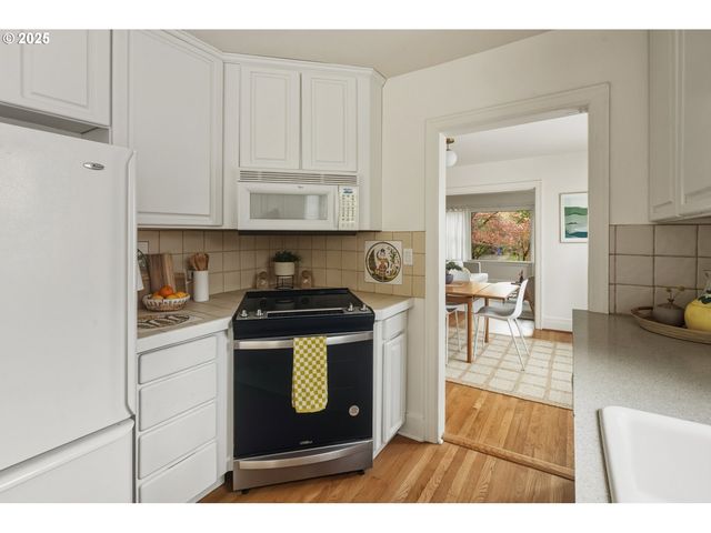 2812 Ne SISKIYOU St, Portland, OR 97212