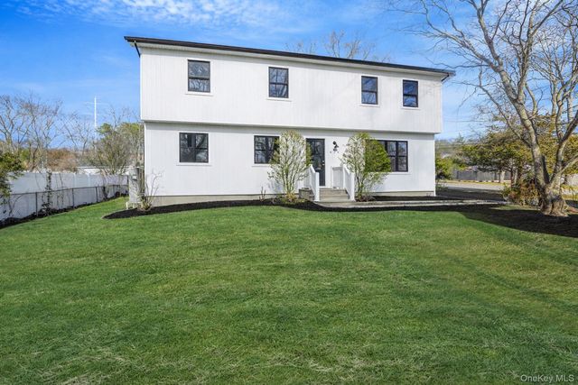 426 Lucerne Avenue, Shirley, NY 11967