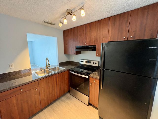 408 57TH AVENUE DRIVE E A, Bradenton, FL 34203