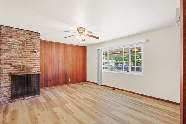2705 Clover Ln, Sacramento, CA 95821