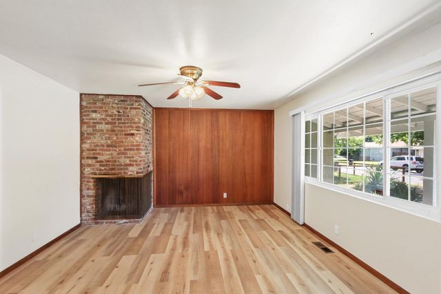 2705 Clover Ln, Sacramento, CA 95821