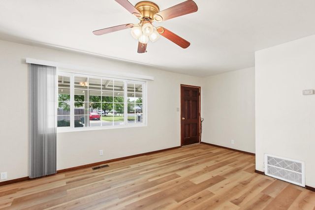 2705 Clover Ln, Sacramento, CA 95821