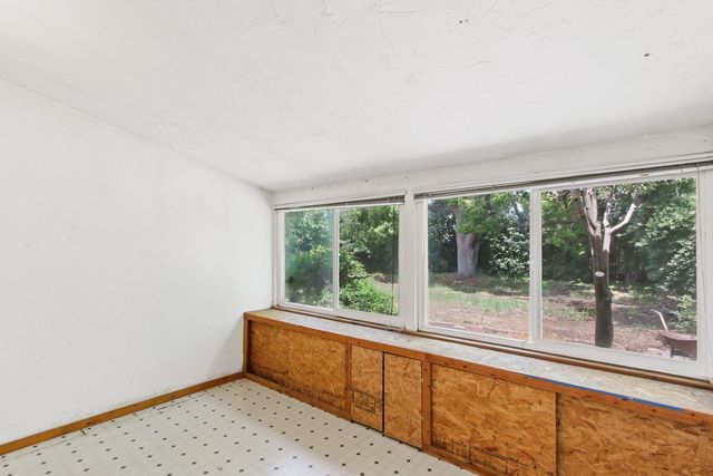 2705 Clover Ln, Sacramento, CA 95821
