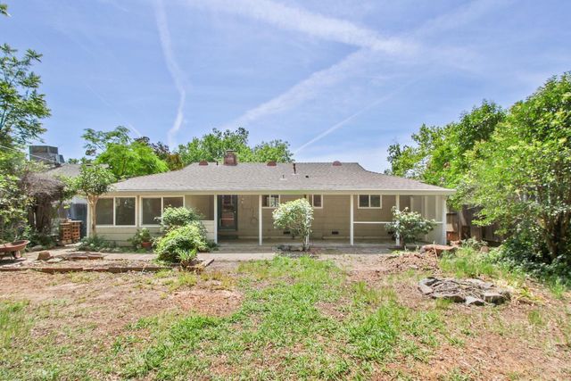 2705 Clover Ln, Sacramento, CA 95821