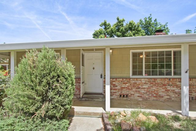 2705 Clover Ln, Sacramento, CA 95821