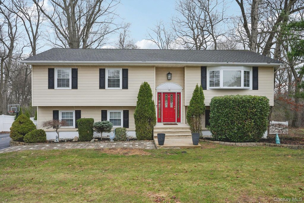 123 Gatto Lane, Pearl River, NY 10965