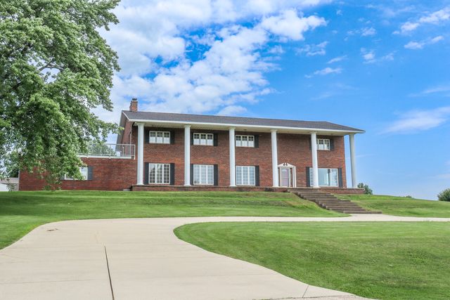 3900 Pine Hill Road, Sterling, IL 61081