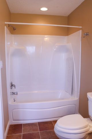 3900 Pine Hill Road, Sterling, IL 61081