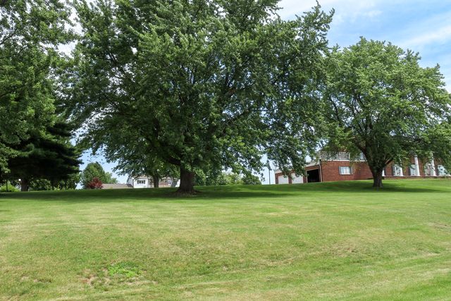 3900 Pine Hill Road, Sterling, IL 61081