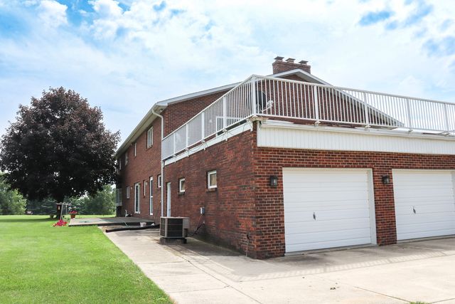 3900 Pine Hill Road, Sterling, IL 61081