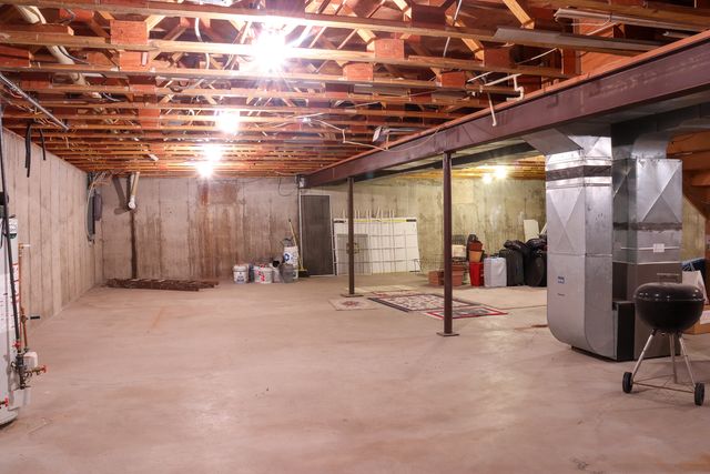 3900 Pine Hill Road, Sterling, IL 61081