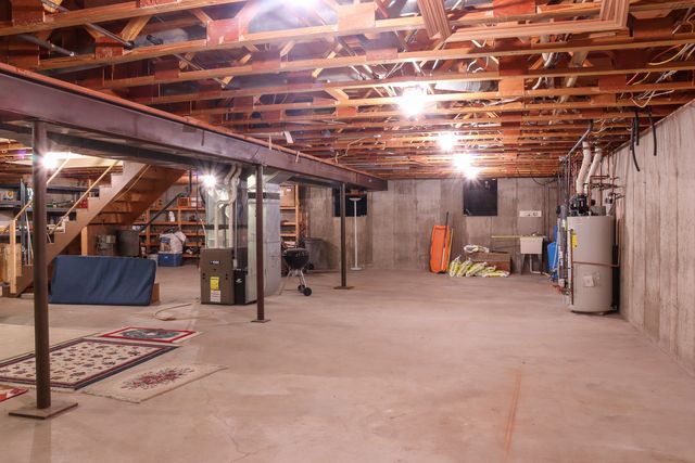 3900 Pine Hill Road, Sterling, IL 61081