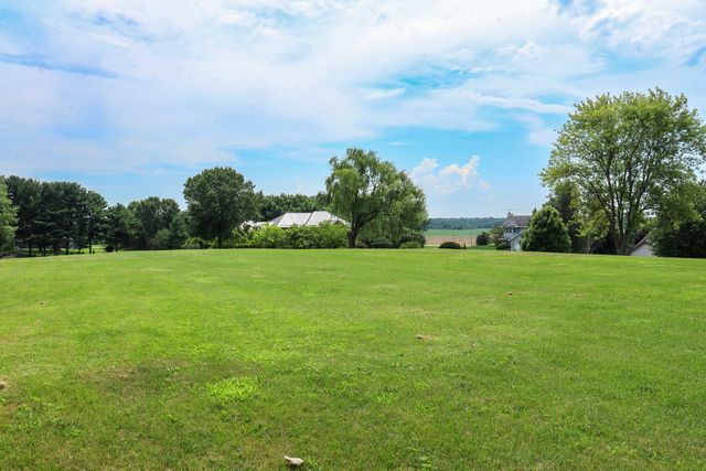 3900 Pine Hill Road, Sterling, IL 61081