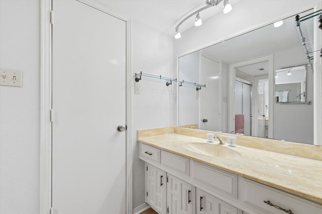 2505 Oak Manor Court, Arlington, TX 76012