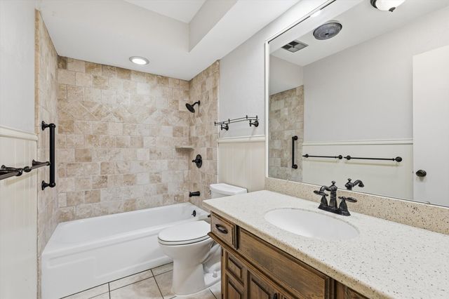 2505 Oak Manor Court, Arlington, TX 76012