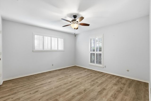 2505 Oak Manor Court, Arlington, TX 76012