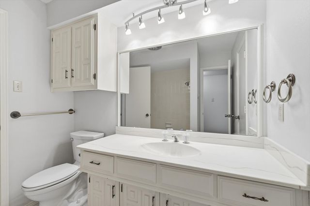 2505 Oak Manor Court, Arlington, TX 76012