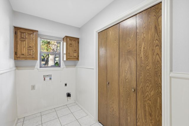 2505 Oak Manor Court, Arlington, TX 76012